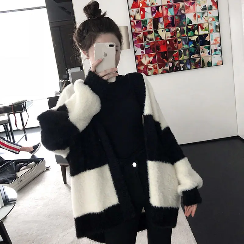 Autumn and Winter Sweater Coat Large Size Women's New Style Casual Cardigan Knit Female Korean Loose Contrast Color Tops f2282
Autumn and Winter Sweater Coat Large Size Women's New Style Casual Cardigan Knit Female Korean Loose Contrast Color Tops f2282