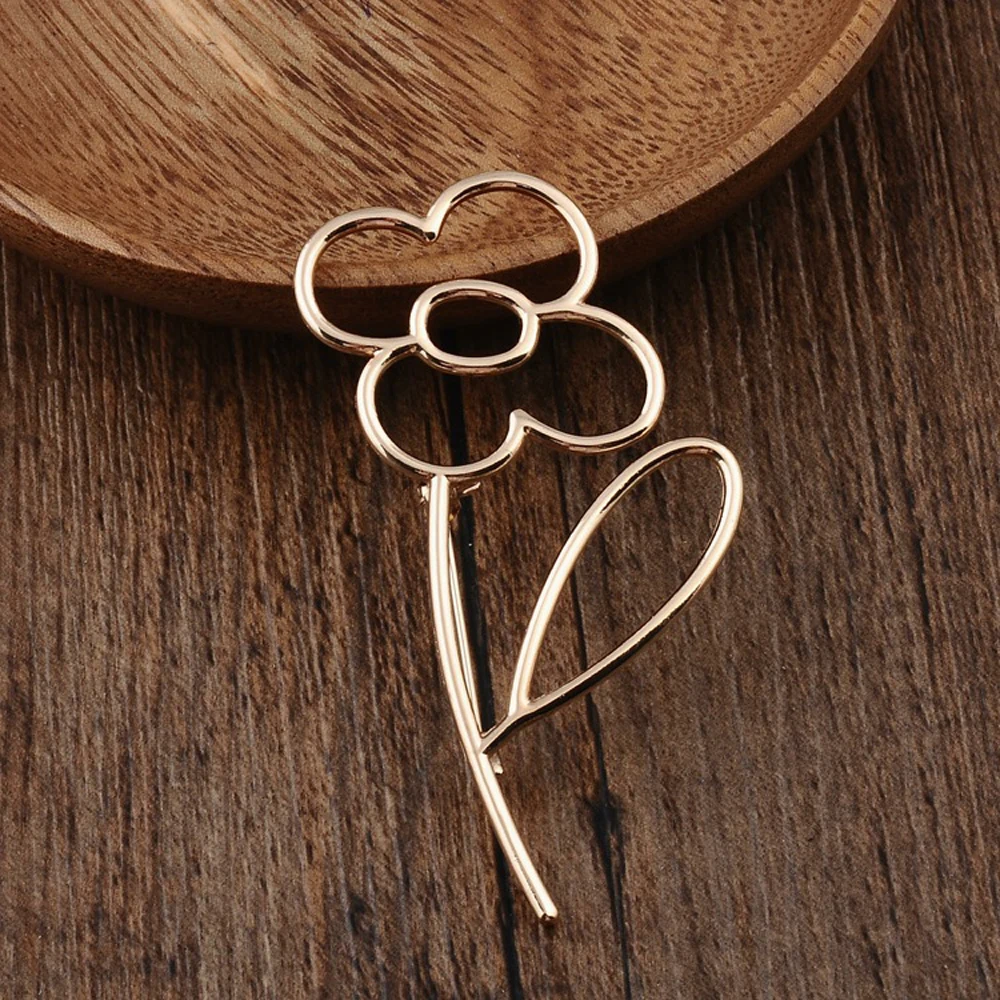 1pc Fashion Brooch Pin Simple Hollow Flower Brooch Pin Gold Alloy Glossy Shawl Scarf Buckle Lapel Pin Clothes Decor for Women
1pc Fashion Brooch Pin Simple Hollow Flower Brooch Pin Gold Alloy Glossy Shawl Scarf Buckle Lapel Pin Clothes Decor for Women