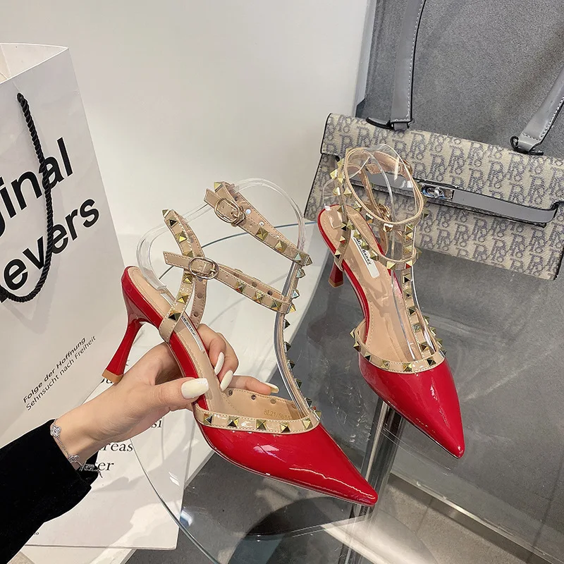 Pointed Thin Heel Shoes New Style Baotou Willow Nail Women's Shoes Back Side Hollow Patent Sandals High Heels Spring 2021
Pointed Thin Heel Shoes New Style Baotou Willow Nail Women's Shoes Back Side Hollow Patent Sandals High Heels Spring 2021