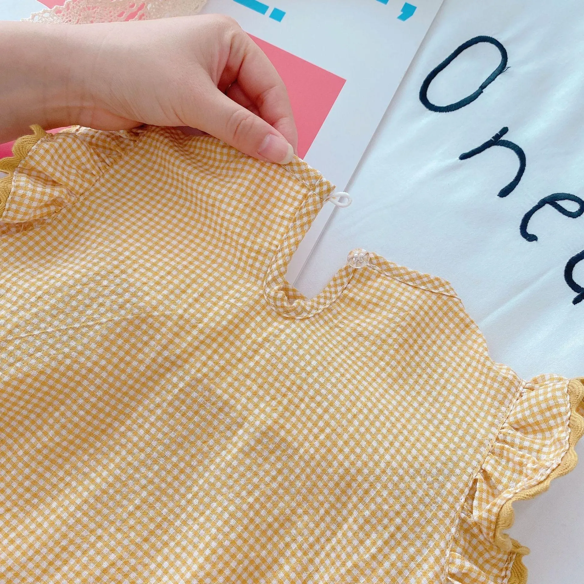 Brand Children's Clothing 0-2 Year Old Baby One Piece Suit 2021 Summer New Girls' Plaid Bag Fart Suit Triangle Climbing Suit
Brand Children's Clothing 0-2 Year Old Baby One Piece Suit 2021 Summer New Girls' Plaid Bag Fart Suit Triangle Climbing Suit