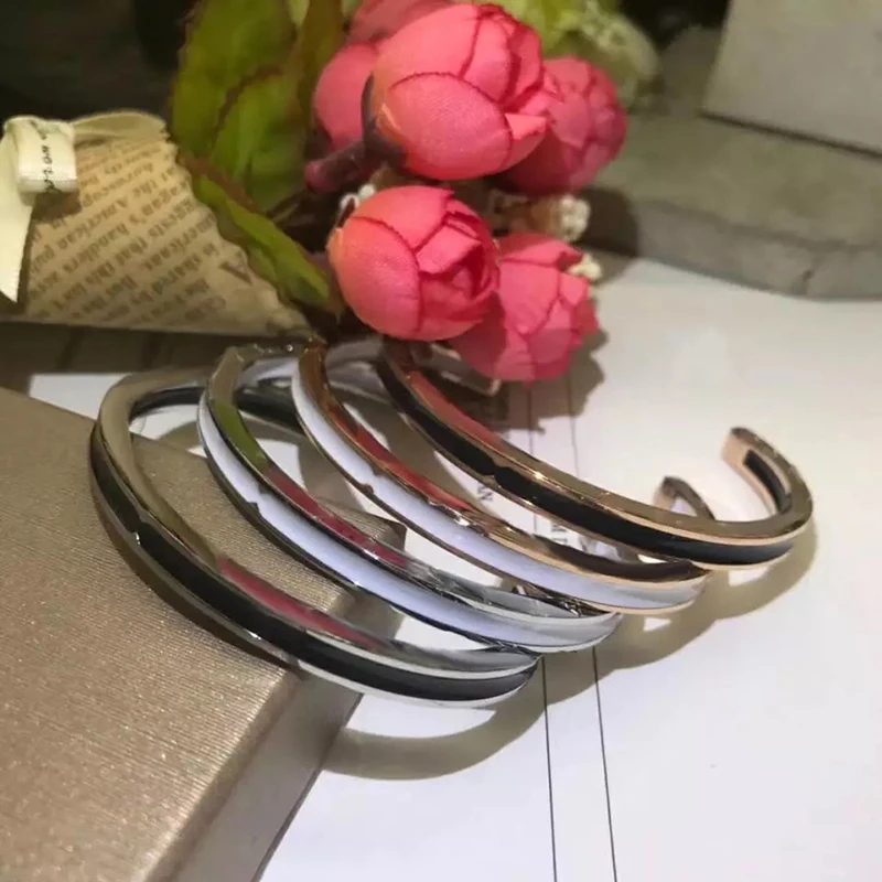 Original Brand Bracelet Fashion Open Ceramic Bracelet Luxury Classic Men's Bracelet Exquisite Ladies Couple Bracelet Jewelry
Original Brand Bracelet Fashion Open Ceramic Bracelet Luxury Classic Men's Bracelet Exquisite Ladies Couple Bracelet Jewelry