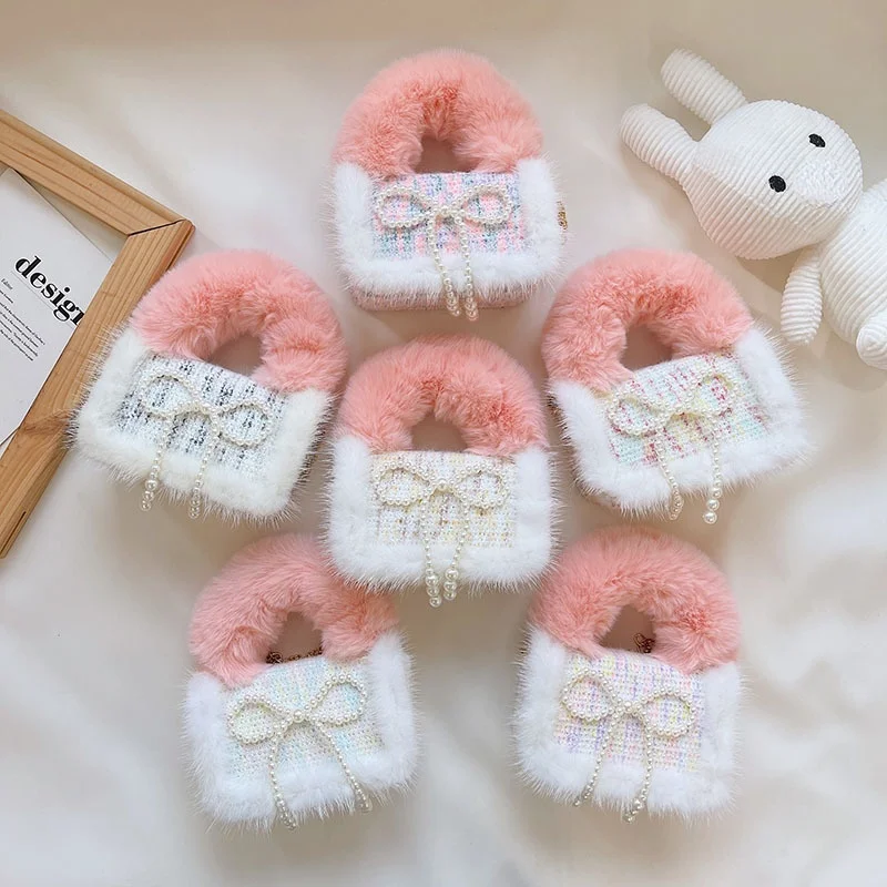 Children's Mini Handbag Cute Faux Fur Crossbody Bag for Kids Plush Coin Pouch Baby Girls Party Purses Tote Gift
Children's Mini Handbag Cute Faux Fur Crossbody Bag for Kids Plush Coin Pouch Baby Girls Party Purses Tote Gift