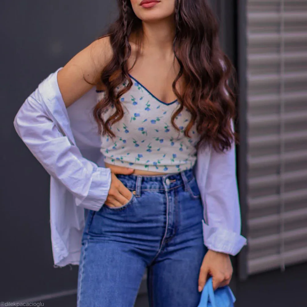 BBWM 2021 Summer Women Flower Sexy Streetwear Backless knitted Camis Top Female short Tops Ladies sleeveless Fashion Top
BBWM 2021 Summer Women Flower Sexy Streetwear Backless knitted Camis Top Female short Tops Ladies sleeveless Fashion Top