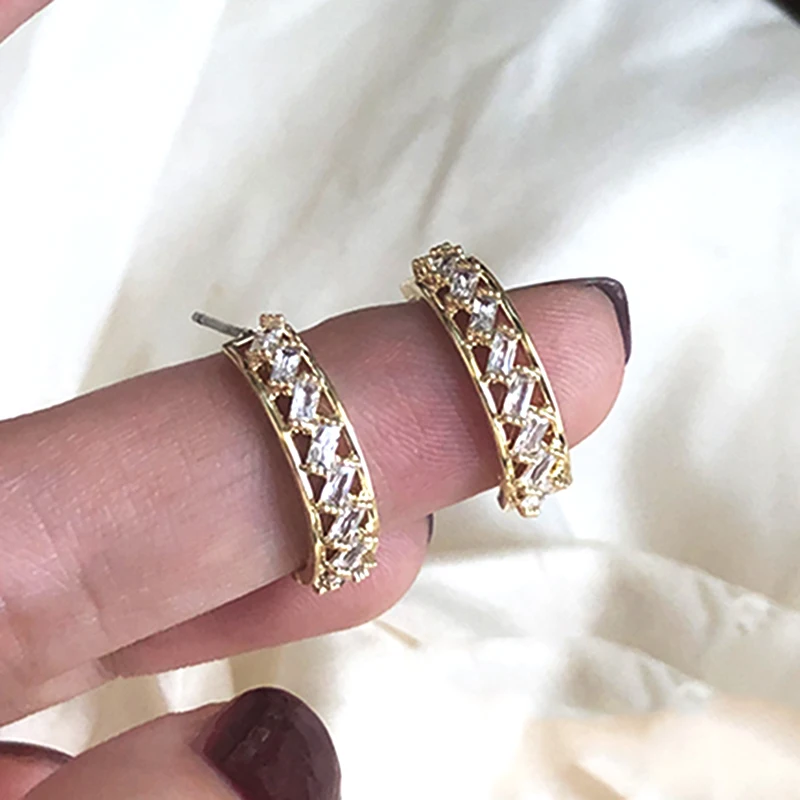 Trendy Exquisite 14k Real Gold Geometry Earrings for Women High Quality Jewelry Bling AAA Zirconia S925 Silver Needle Stud Party
Trendy Exquisite 14k Real Gold Geometry Earrings for Women High Quality Jewelry Bling AAA Zirconia S925 Silver Needle Stud Party