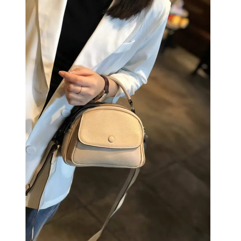 Luxury 2021 Leather Handbags Female New Designer Fashion Cowhide Shoulder Crossbody Bag Multi-Purpose Small Shoulder Bag Bolsa
Luxury 2021 Leather Handbags Female New Designer Fashion Cowhide Shoulder Crossbody Bag Multi-Purpose Small Shoulder Bag Bolsa