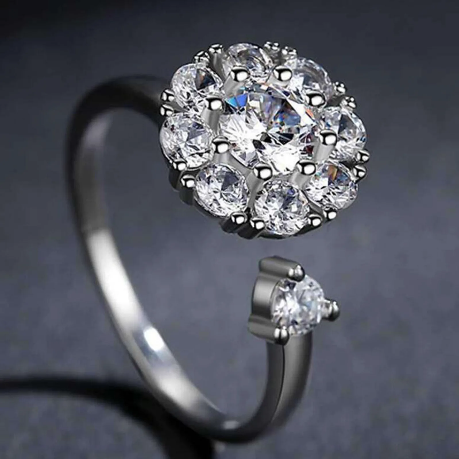 Fashionable Rotatable Rings For Women Personality Reduce Stress Anxiety Rings Gorgeous Shiny Zirconia Diamond Rings Jewelry
Fashionable Rotatable Rings For Women Personality Reduce Stress Anxiety Rings Gorgeous Shiny Zirconia Diamond Rings Jewelry