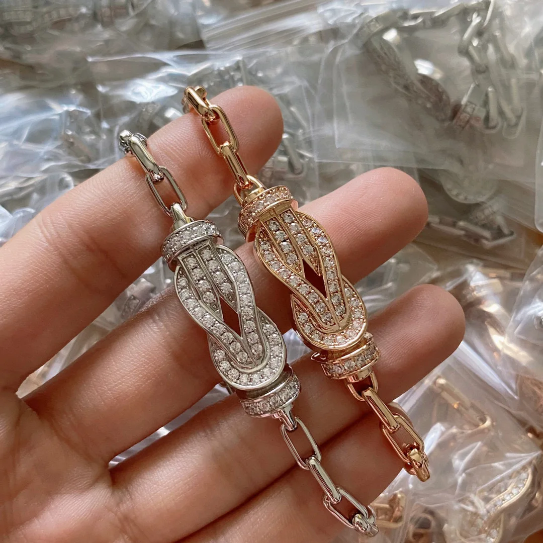 s925 Silver High quality Bracelet women's Pendant luxury designer Bracelet buckle diamond chain exquisite jewelry
s925 Silver High quality Bracelet women's Pendant luxury designer Bracelet buckle diamond chain exquisite jewelry