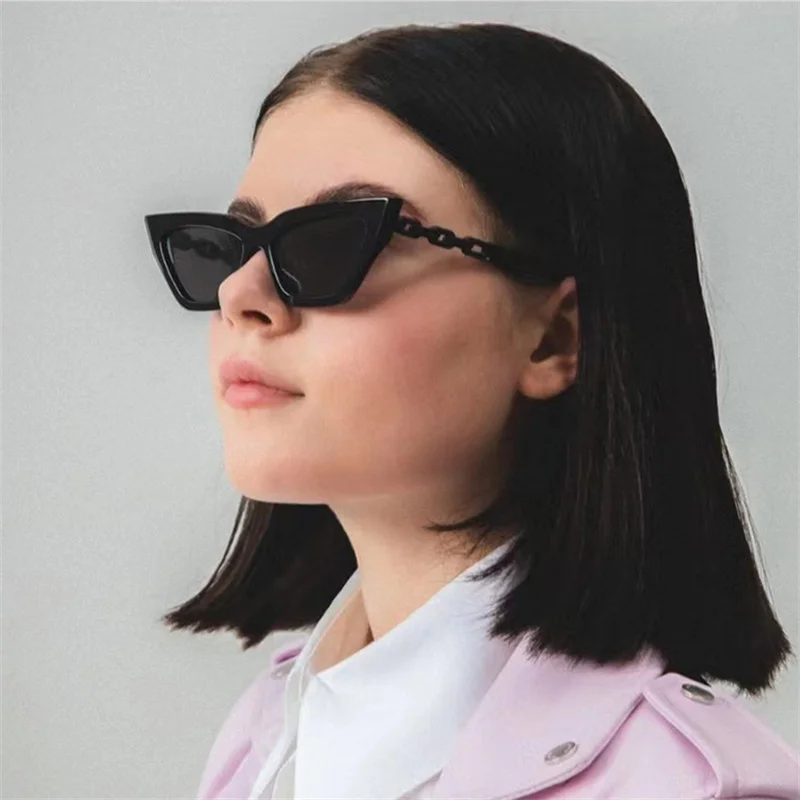 Fashion Trend Women Sunglasses 2021 New Luxury Designer Cat Eye Eyeglasses UV400 Vintage Chain Design Leg Versatile Sun Glasses 
Fashion Trend Women Sunglasses 2021 New Luxury Designer Cat Eye Eyeglasses UV400 Vintage Chain Design Leg Versatile Sun Glasses