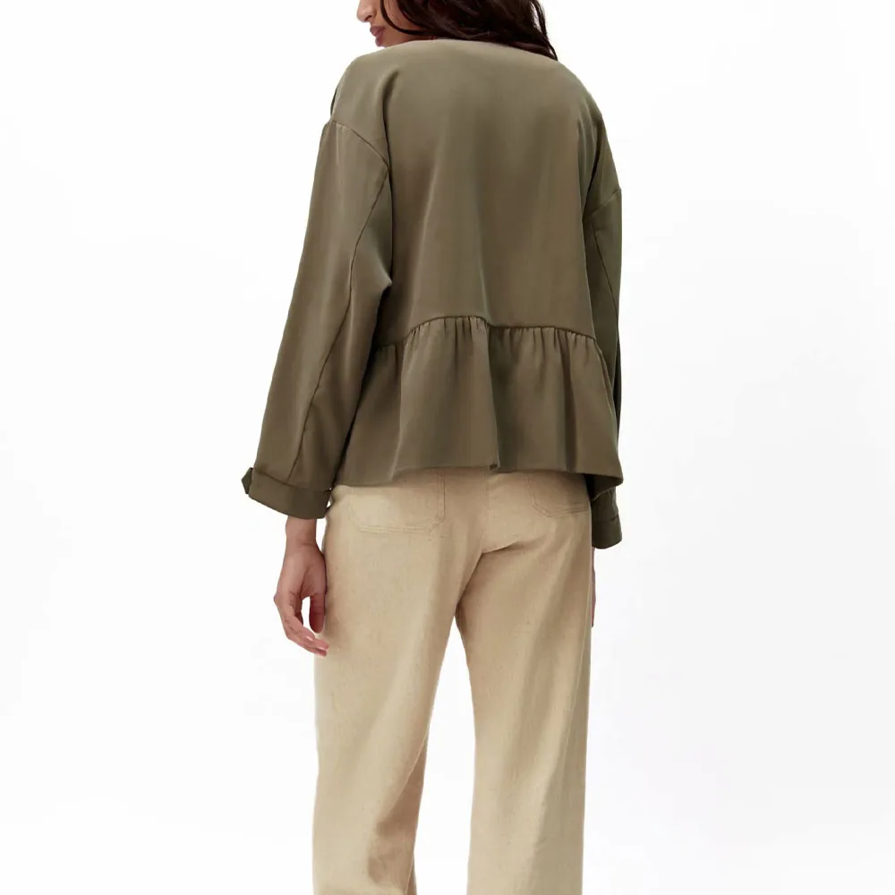 Za 2021 spring and autumn new products fashion all-match round neck long sleeve laminated decoration loose casual jacket women
Za 2021 spring and autumn new products fashion all-match round neck long sleeve laminated decoration loose casual jacket women