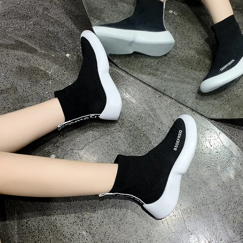 Martin Boots Female Autumn Korean Version of Allmatch Casual Boots Knitted Breathable Low Boots Wear-resistant Thick-soled Boots
Martin Boots Female Autumn Korean Version of Allmatch Casual Boots Knitted Breathable Low Boots Wear-resistant Thick-soled Boots