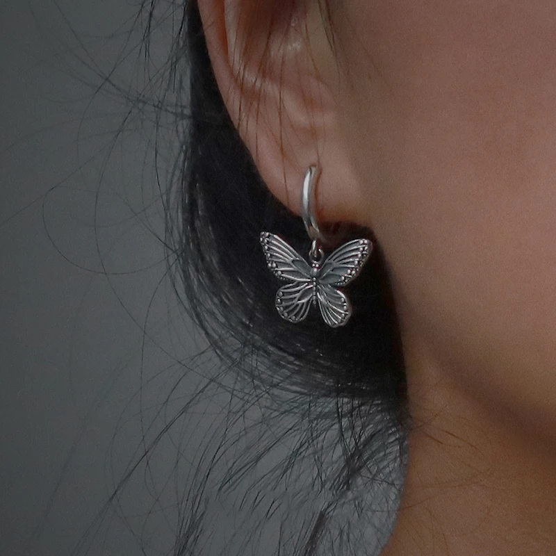 Серьги-кольца женские в стиле Харадзюку с бабочкой из сплава серебристого цвета
