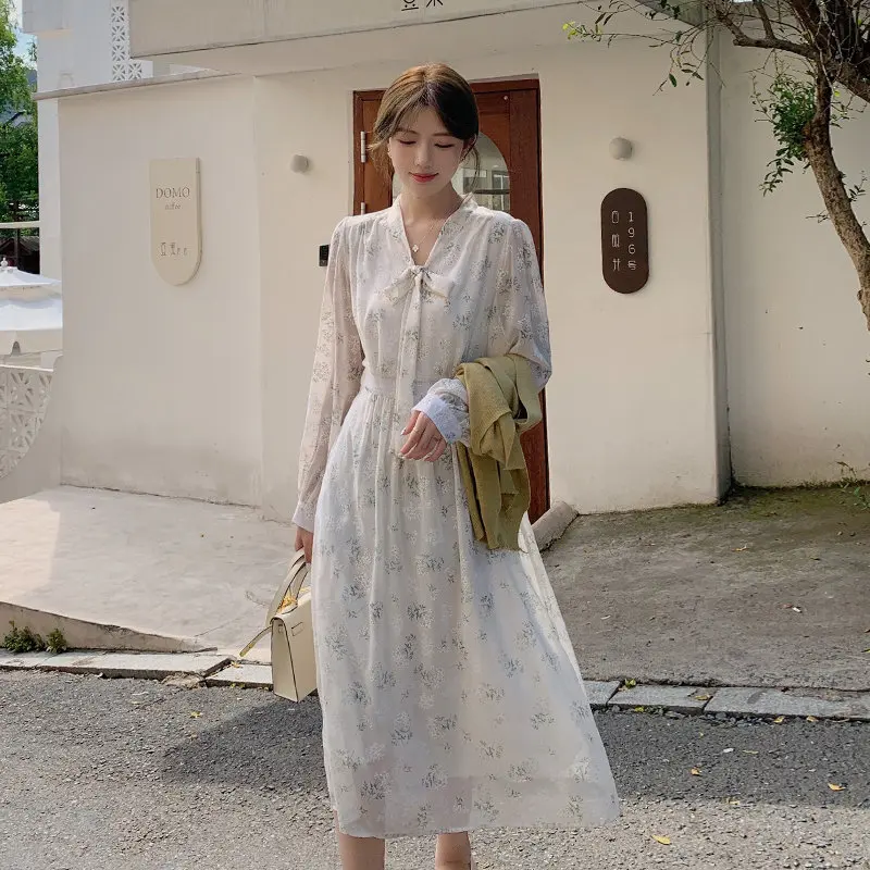 Korea Chic Chiffon Dress Autumn Holiday Date Lady Vestidos V-Neck Draped Sweet Romantic Floral Printed Women Long Dresses Female
Korea Chic Chiffon Dress Autumn Holiday Date Lady Vestidos V-Neck Draped Sweet Romantic Floral Printed Women Long Dresses Female