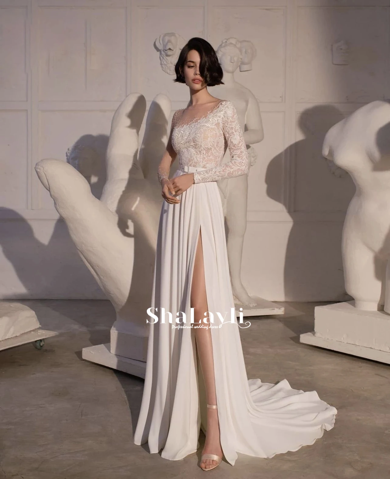Wedding dressE Lace Wedding Dress Vintage V-Neck Sleeveless Tulle Bride Dress Pearl Elegant 3d Flowers Custom Made Floor Length
Wedding dressE Lace Wedding Dress Vintage V-Neck Sleeveless Tulle Bride Dress Pearl Elegant 3d Flowers Custom Made Floor Length