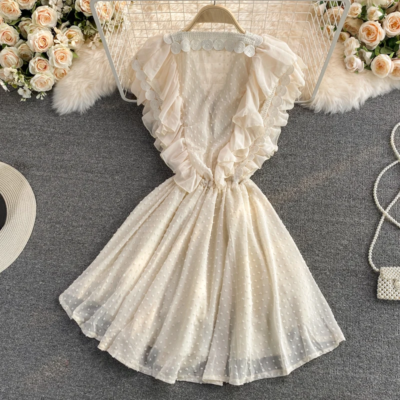New Summer Women Sexy V-Neck Sleeveless Drawstring Slim Mini Dress High Quality Lace Patchwork Ruffles Vintage Chiffon Dress
New Summer Women Sexy V-Neck Sleeveless Drawstring Slim Mini Dress High Quality Lace Patchwork Ruffles Vintage Chiffon Dress