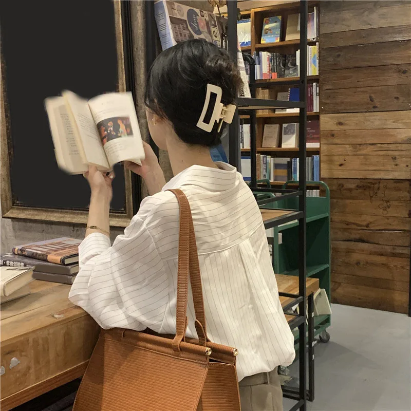 Striped Long Sleeve Blouses Female Fashion Brand Korean Loose Casual Shirts Turn-down Collar Blusas Autumn New Women's Clothing
Striped Long Sleeve Blouses Female Fashion Brand Korean Loose Casual Shirts Turn-down Collar Blusas Autumn New Women's Clothing
