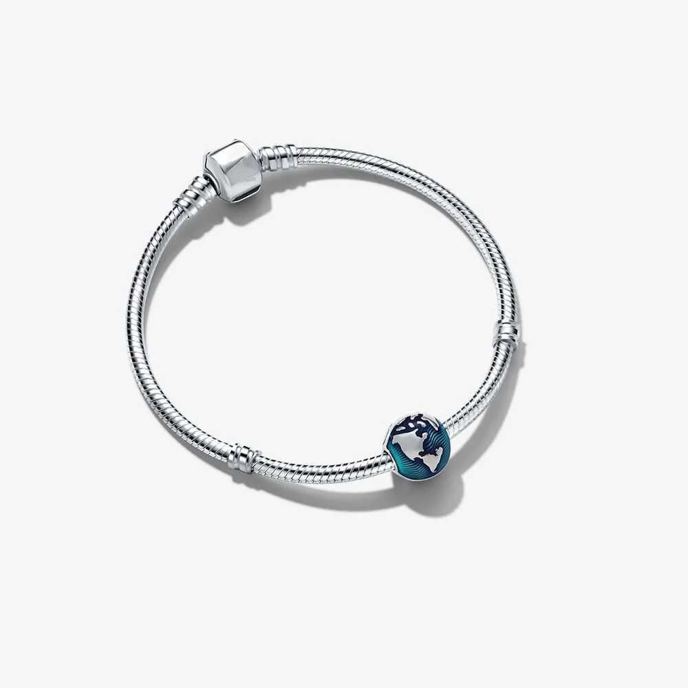 The best selling luxury item of 2021 is 100% 925 sterling silver flat flat globe bracelet for women with original charm bracelet
The best selling luxury item of 2021 is 100% 925 sterling silver flat flat globe bracelet for women with original charm bracelet