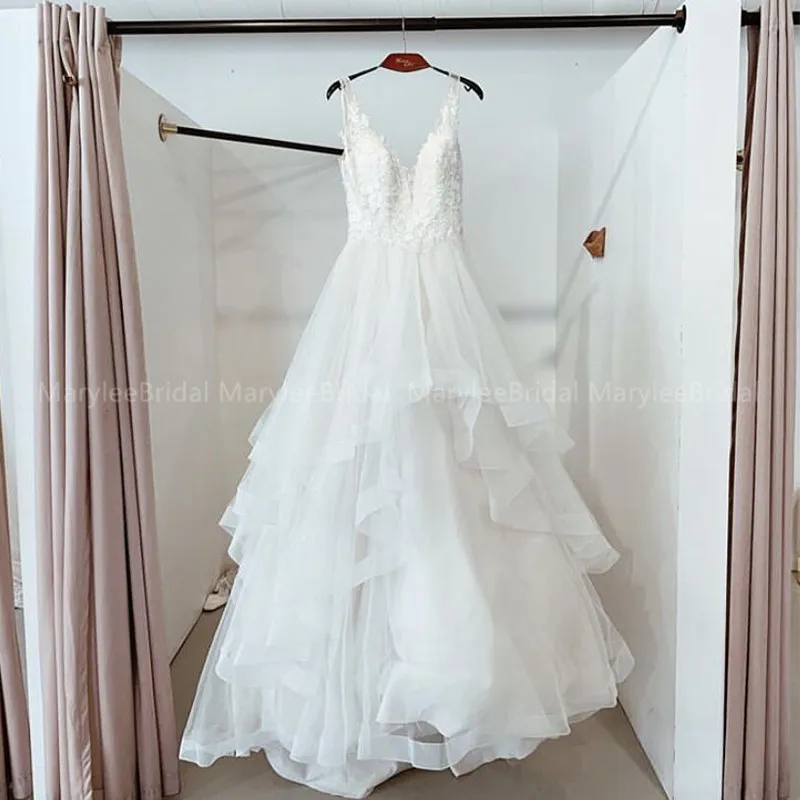 V-neck Wedding Dress Sleeveless Tiered Skirt White Ivory Ruffles vestidos de novia Backless Sweep Train abiti da sposa Custom
V-neck Wedding Dress Sleeveless Tiered Skirt White Ivory Ruffles vestidos de novia Backless Sweep Train abiti da sposa Custom