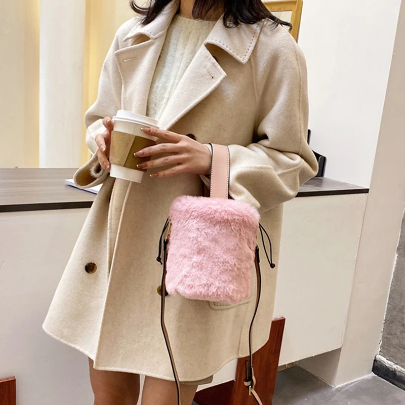 Ladies Bucket Bag Handbag Fashion Plush Bag Shoulder Messenger Bag Ladies Plush Handbag
Ladies Bucket Bag Handbag Fashion Plush Bag Shoulder Messenger Bag Ladies Plush Handbag