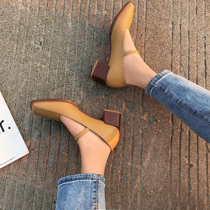 Rimocy Vintage Square Toe Square Heel Pumps Women British Style Ankle Buckle Mary Jane Shoes Woman Shallow Single Shoes Female
Rimocy Vintage Square Toe Square Heel Pumps Women British Style Ankle Buckle Mary Jane Shoes Woman Shallow Single Shoes Female