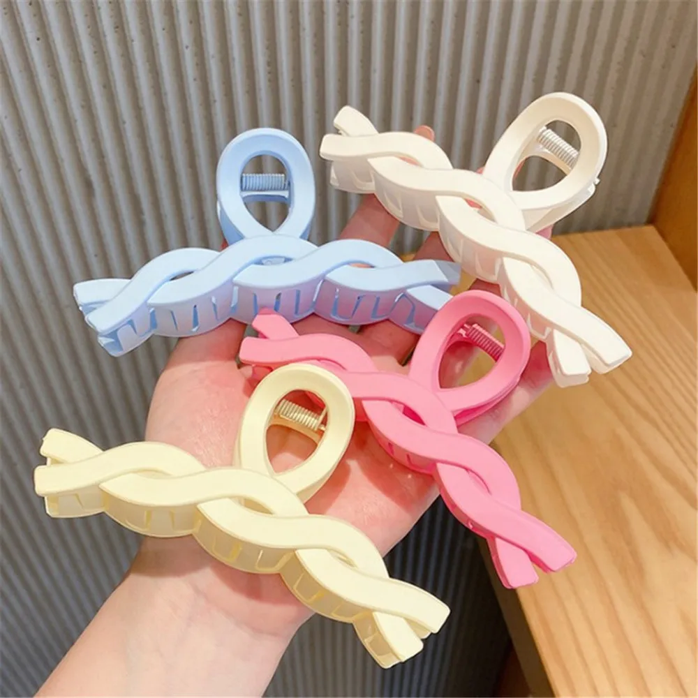 Fashion Colorful Resin Large Size Hair Claws Women Girls Daily Outdoor Clamps Ponytail Clip Hair Styling Accessories Korea Style
Fashion Colorful Resin Large Size Hair Claws Women Girls Daily Outdoor Clamps Ponytail Clip Hair Styling Accessories Korea Style