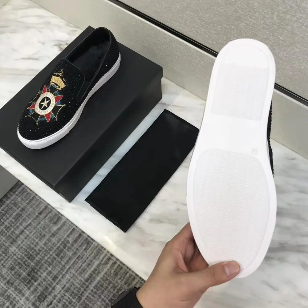 Germuss new style fashion men loafers with gold embroidery handmade men velvet shoes party and wedding men's flat 
Germuss new style fashion men loafers with gold embroidery handmade men velvet shoes party and wedding men's flat
