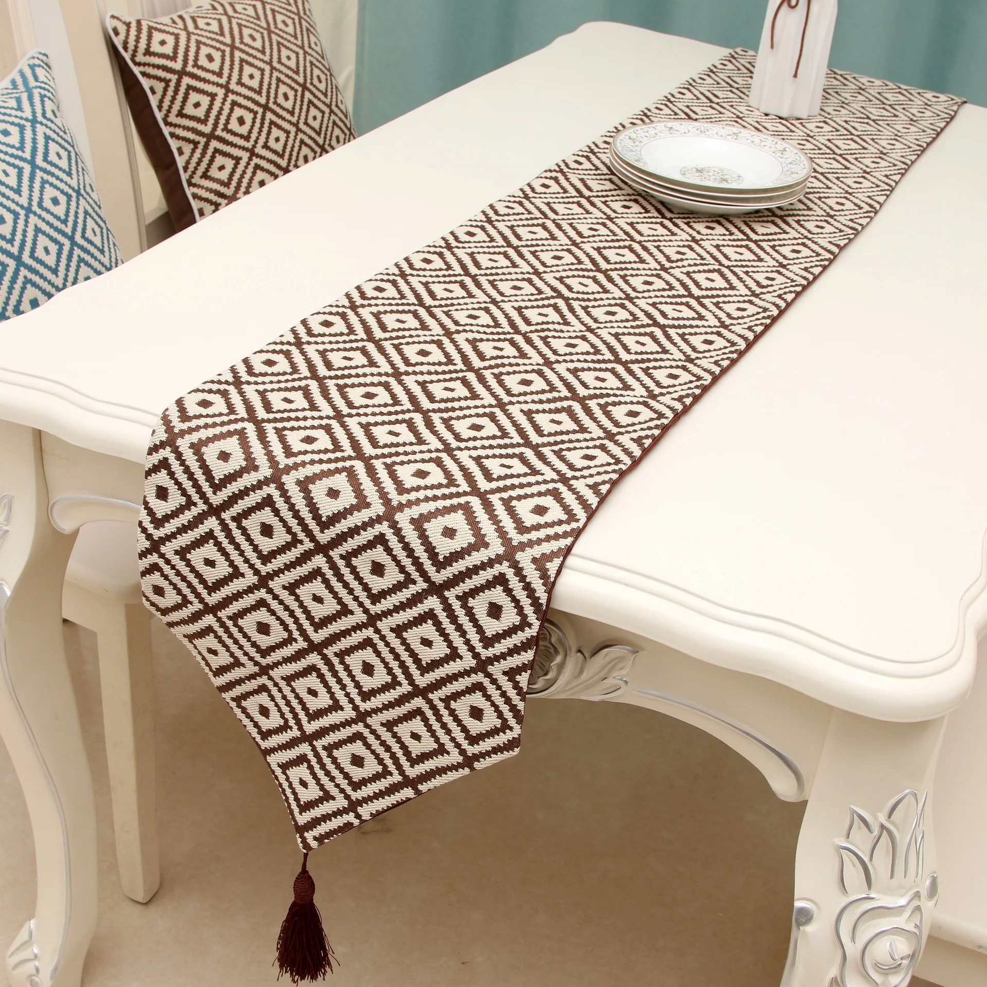 Nordic style elegant table runner jewelry with tassel cotton and linen suitable for home table decoration accessories
Nordic style elegant table runner jewelry with tassel cotton and linen suitable for home table decoration accessories