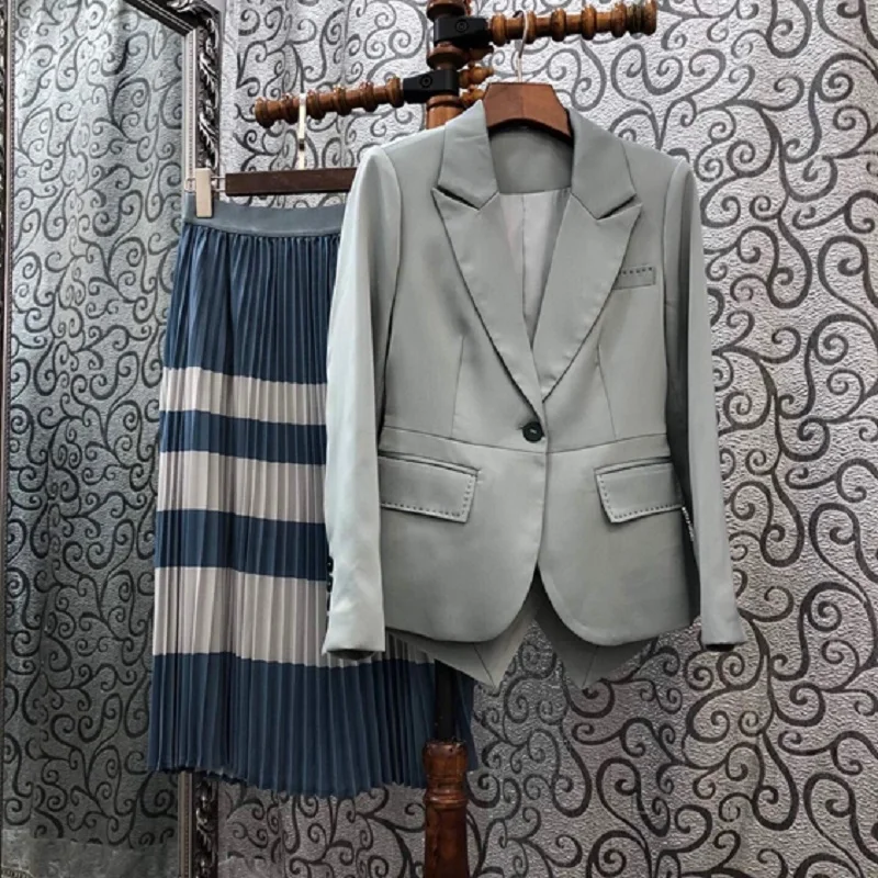 Designer Top Quality Clothing Sets 2021 Autumn Blazer Suits Women Single Button Blazer Jacket+Striped Print Pleated Skirt Suit
Designer Top Quality Clothing Sets 2021 Autumn Blazer Suits Women Single Button Blazer Jacket+Striped Print Pleated Skirt Suit