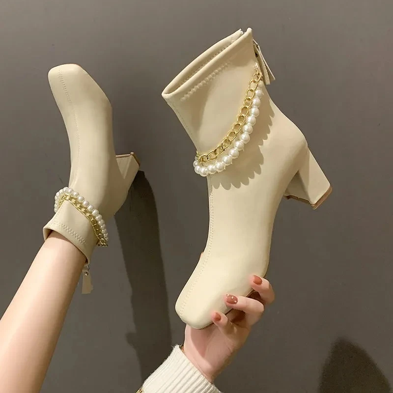 Bling bling Luxury Shoes Designer Boots Womens Chain Pearl High Heeled Booties Square Toe Laides Office Chunky Boots Size 35-43
Bling bling Luxury Shoes Designer Boots Womens Chain Pearl High Heeled Booties Square Toe Laides Office Chunky Boots Size 35-43