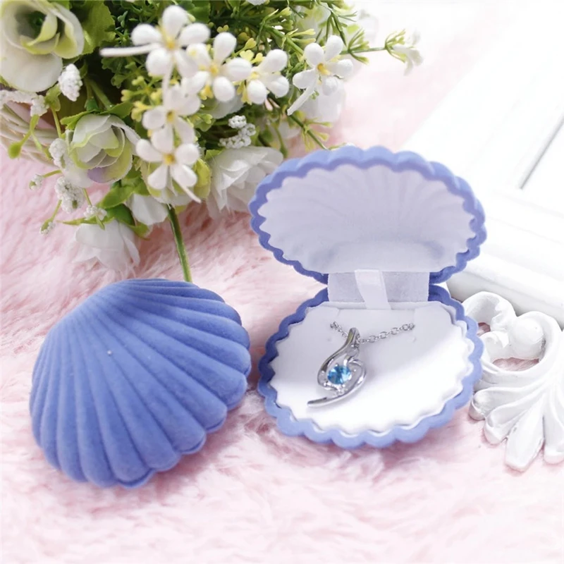 Shell Shaped Jewelry Case Cute Korean Style Flannelette Material Pure Color 65*55*30MM Portable Ear Studs Necklace Storage Case
Shell Shaped Jewelry Case Cute Korean Style Flannelette Material Pure Color 65*55*30MM Portable Ear Studs Necklace Storage Case
