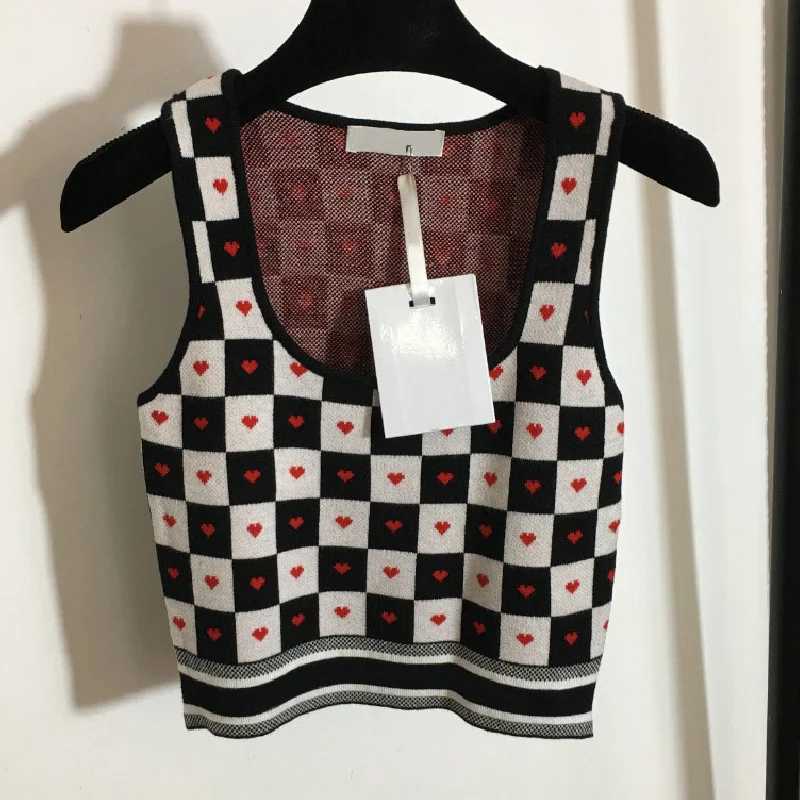 2021 luxury design fashion letter printing love women's Knitted Vest temperament classic black and white lattice knitted vest
2021 luxury design fashion letter printing love women's Knitted Vest temperament classic black and white lattice knitted vest