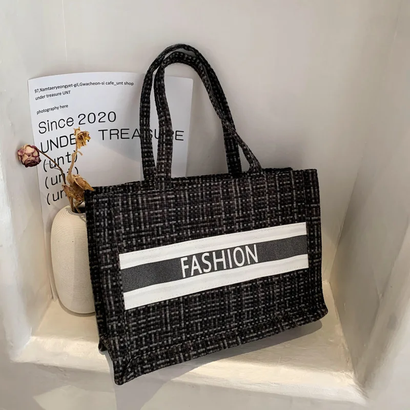 2021 New Large-Capacity Brand Luxury Trendy Fashion Letter Printing High-Quality Texture Women Single Shoulder Portable Tote Bag
2021 New Large-Capacity Brand Luxury Trendy Fashion Letter Printing High-Quality Texture Women Single Shoulder Portable Tote Bag