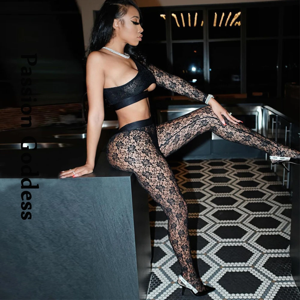 Party Women 2 Piece Black Lace Set Lace Crochet One Shoulder Crop Shirts High Waist See-through Pants NightClub Two Piece Outfit
Party Women 2 Piece Black Lace Set Lace Crochet One Shoulder Crop Shirts High Waist See-through Pants NightClub Two Piece Outfit