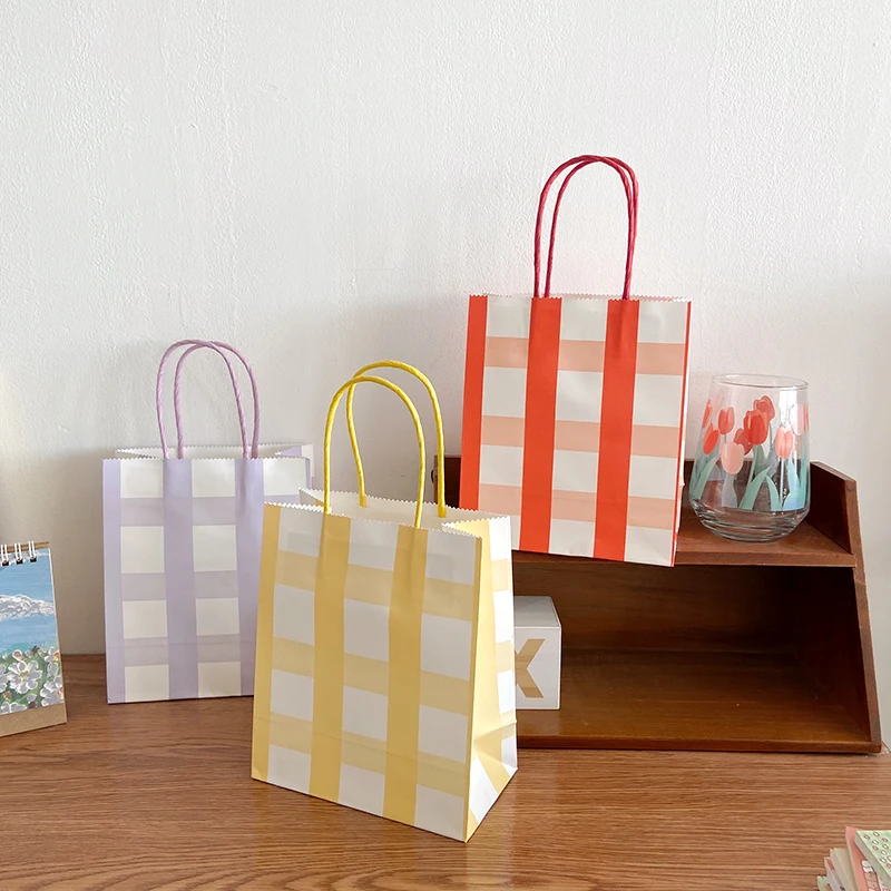 10Pcs/lot Lattice Paper Bags Packaging Bag with Handles Festival Gift Bags for Christmas Birthday Shopping Bags Wedding Supplies
10Pcs/lot Lattice Paper Bags Packaging Bag with Handles Festival Gift Bags for Christmas Birthday Shopping Bags Wedding Supplies