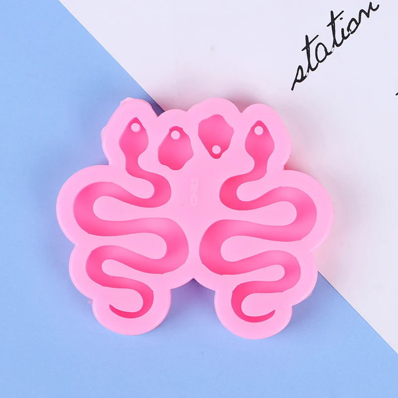 M/L Super Glossy Snake Earrings Mould Resin Silicone Mold DIY Epoxy Mould Decoration Keychain
M/L Super Glossy Snake Earrings Mould Resin Silicone Mold DIY Epoxy Mould Decoration Keychain