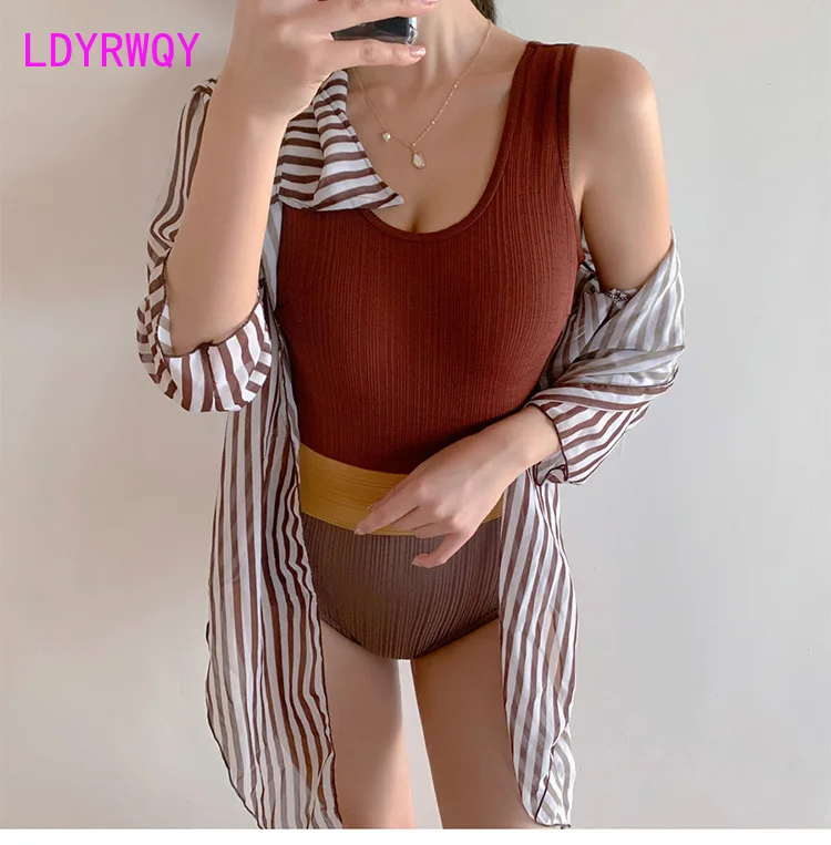 LDYRWQY 2021 summer South Korea's new fashion small breast gathered cover belly thin sexy color matching bikini swimsuit
LDYRWQY 2021 summer South Korea's new fashion small breast gathered cover belly thin sexy color matching bikini swimsuit
