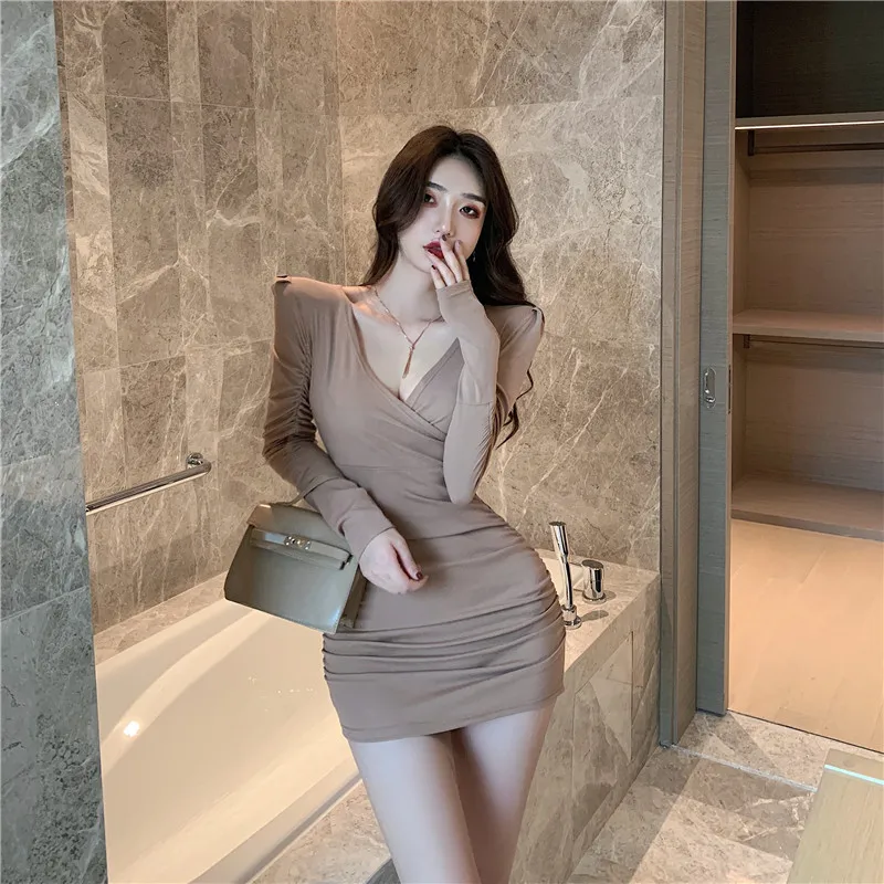 Real Shot 2020 New Women's Fashion Sexy V-Neck Long-Sleeved Slim Pleated Hip Dress 
Real Shot 2020 New Women's Fashion Sexy V-Neck Long-Sleeved Slim Pleated Hip Dress