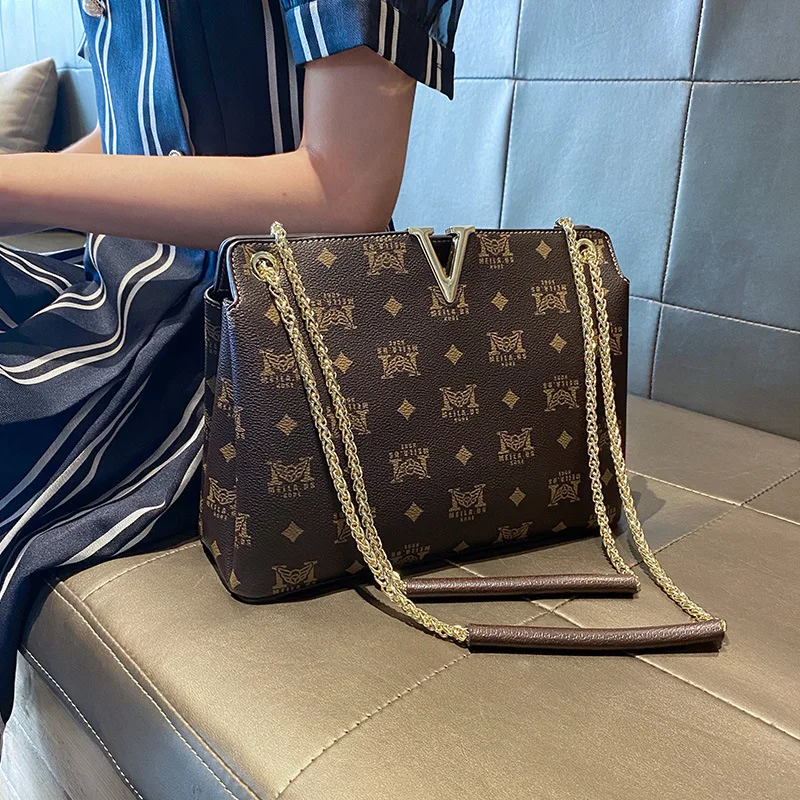 Genuine Leather Women Casual Satchel 2020 New Fashion Shoulder Messenger Chain Bags Luxury Handbags Women Bag Designer Channels
Genuine Leather Women Casual Satchel 2020 New Fashion Shoulder Messenger Chain Bags Luxury Handbags Women Bag Designer Channels