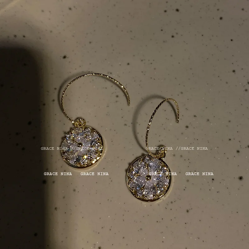 Korean Trendy Round Crystal Dangle Earrings Women Wedding Party Luxury Fine Shining Gold Jewelry Accessories Drop Earrings
Korean Trendy Round Crystal Dangle Earrings Women Wedding Party Luxury Fine Shining Gold Jewelry Accessories Drop Earrings
