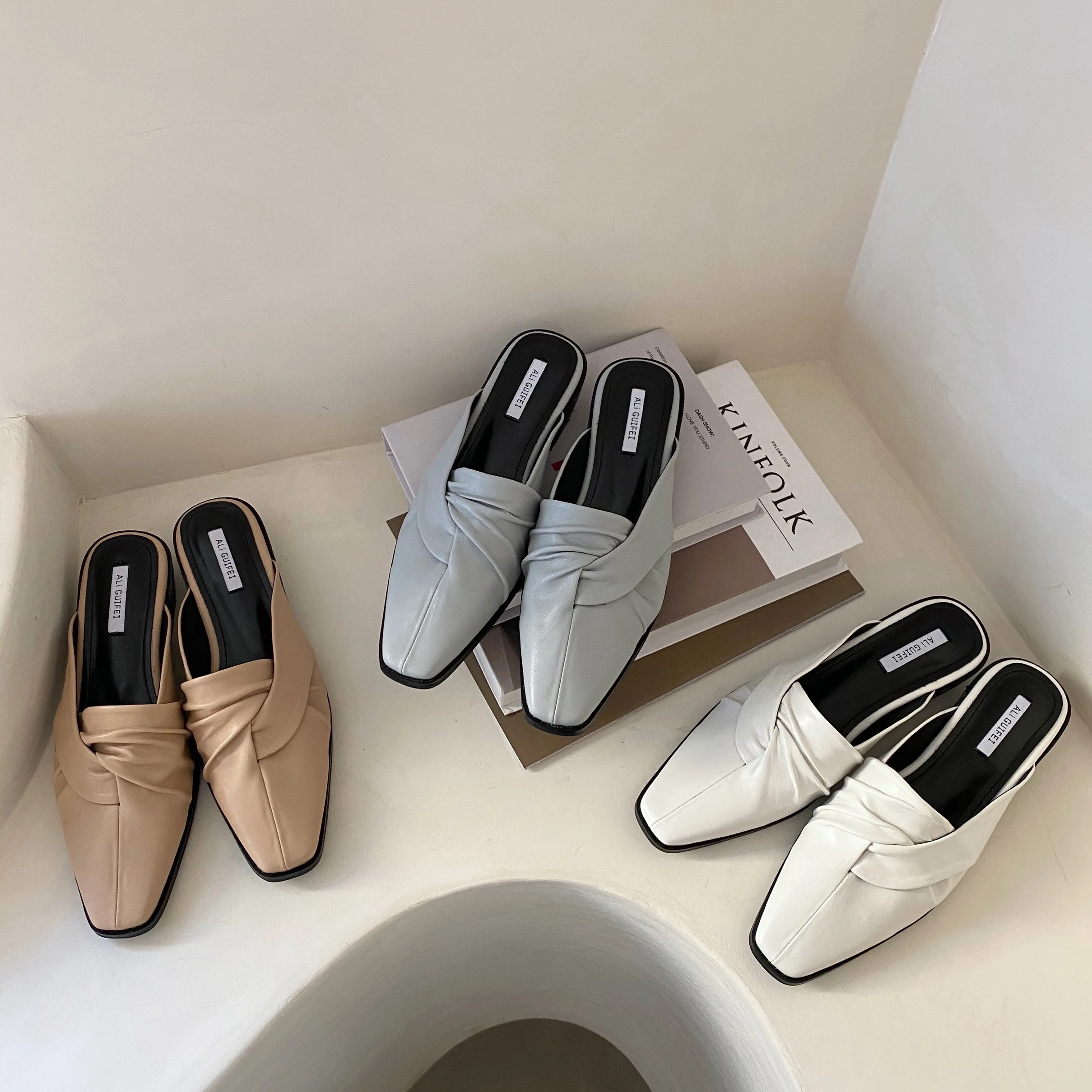 Женские шлепанцы на низком каблуке bailos, элегантные плиссированные сланцы с квадратным носком, брендовые сандалии, весна 2022 
Женские шлепанцы на низком каблуке bailos, элегантные плиссированные сланцы с квадратным носком, брендовые сандалии, весна 2022