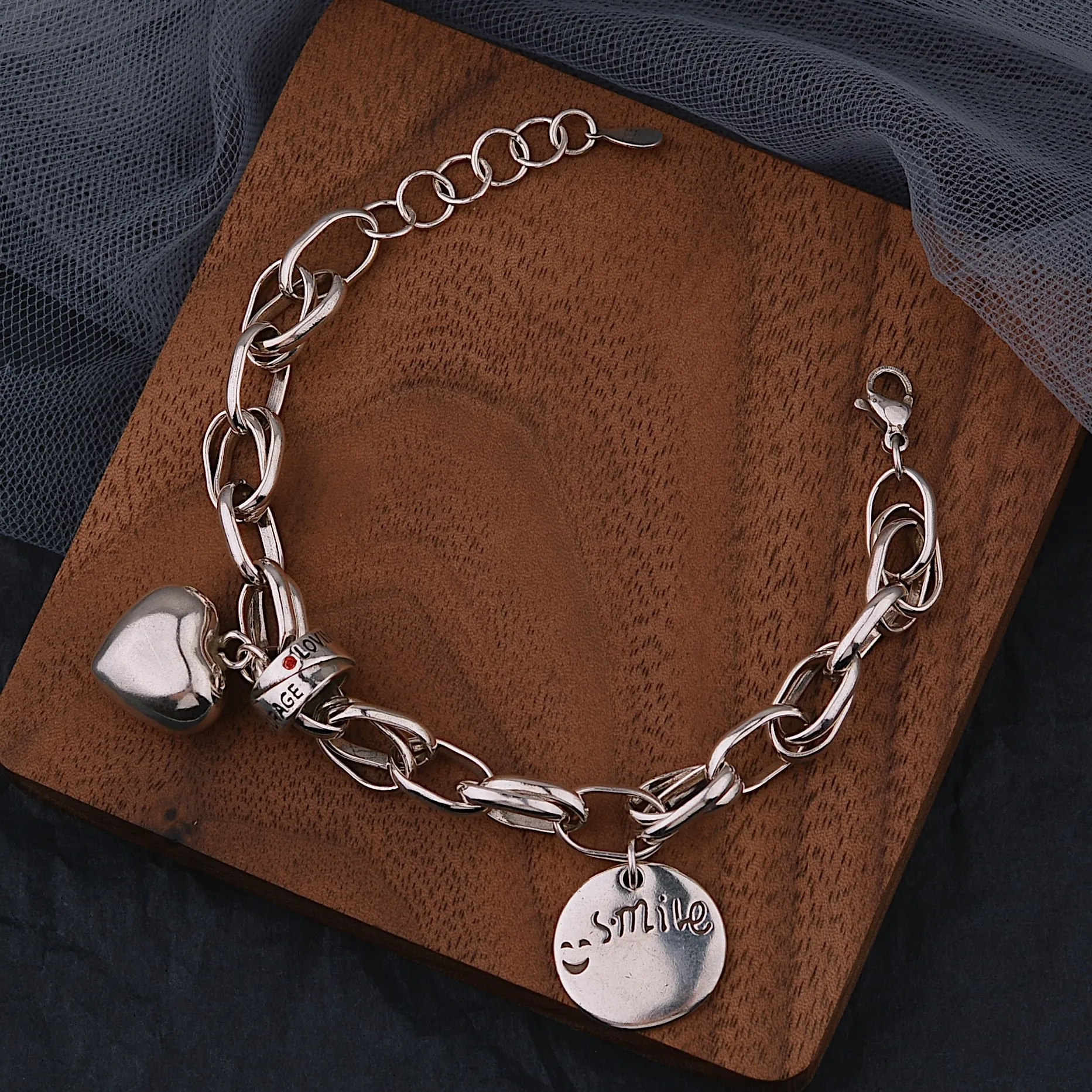 925 Smile Letter Round Card Love Heart Bracelet Female Fashion Retro Simple Personality Romantic Adjust Bangle Jewelry
925 Smile Letter Round Card Love Heart Bracelet Female Fashion Retro Simple Personality Romantic Adjust Bangle Jewelry