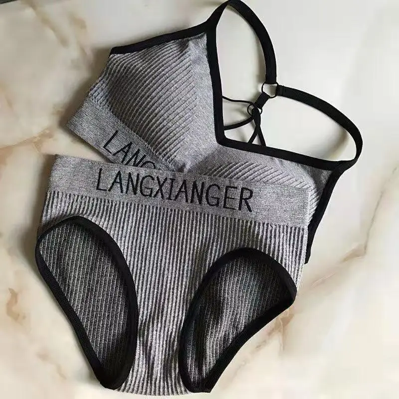 Women's Underwear Briefs+Bra 2 Piece Underwear Set Fashion Letter Embroidery Backless Lingerie Wire Free Seamless Sexy Lingerie
Women's Underwear Briefs+Bra 2 Piece Underwear Set Fashion Letter Embroidery Backless Lingerie Wire Free Seamless Sexy Lingerie