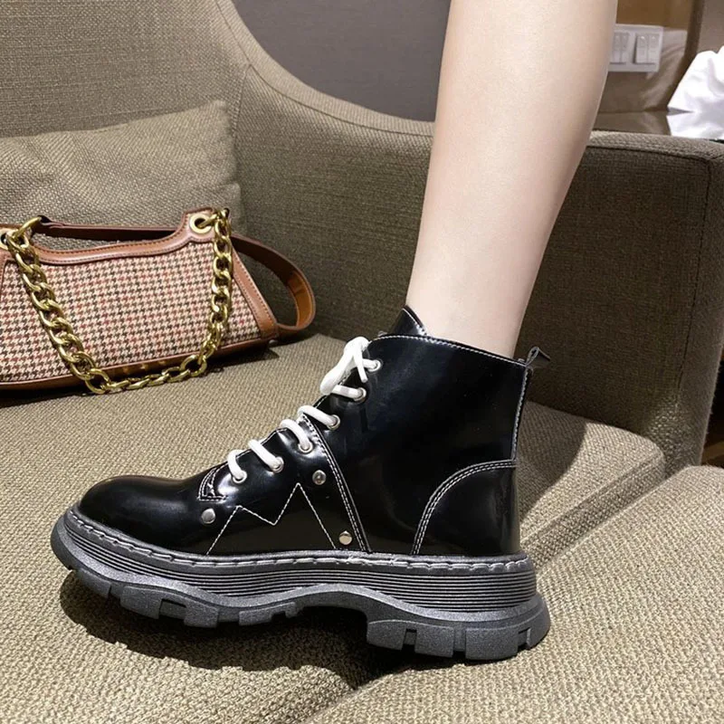 Female Ankle Boots Winter Warm Flat Plus Size Platform Lace Up Ladies Women Boots Ladies Real Leather Motorcycle Boots 
Female Ankle Boots Winter Warm Flat Plus Size Platform Lace Up Ladies Women Boots Ladies Real Leather Motorcycle Boots