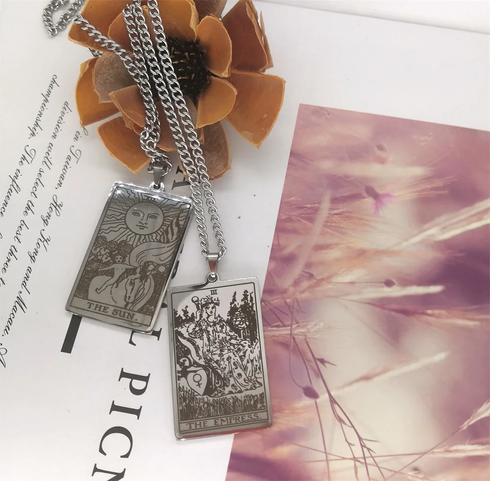 The Fool The Moon The sun Major Arcana Tarot Cards Vintage Amulet Pendant Necklaces Box Chain Women Men Jewelry Stainless Steel
The Fool The Moon The sun Major Arcana Tarot Cards Vintage Amulet Pendant Necklaces Box Chain Women Men Jewelry Stainless Steel