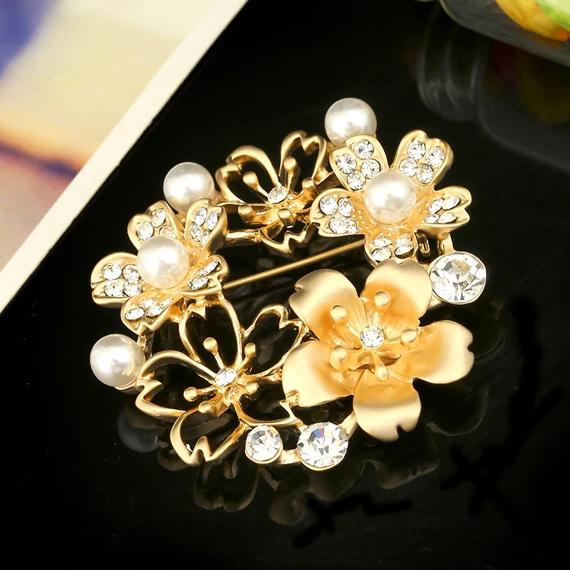 Cute Female Crystal Hollow Flower Brooch Gold Silver Color Jewelry Brooches For Women Trendy Zircon Pin Dress Coat Accessories
Cute Female Crystal Hollow Flower Brooch Gold Silver Color Jewelry Brooches For Women Trendy Zircon Pin Dress Coat Accessories
