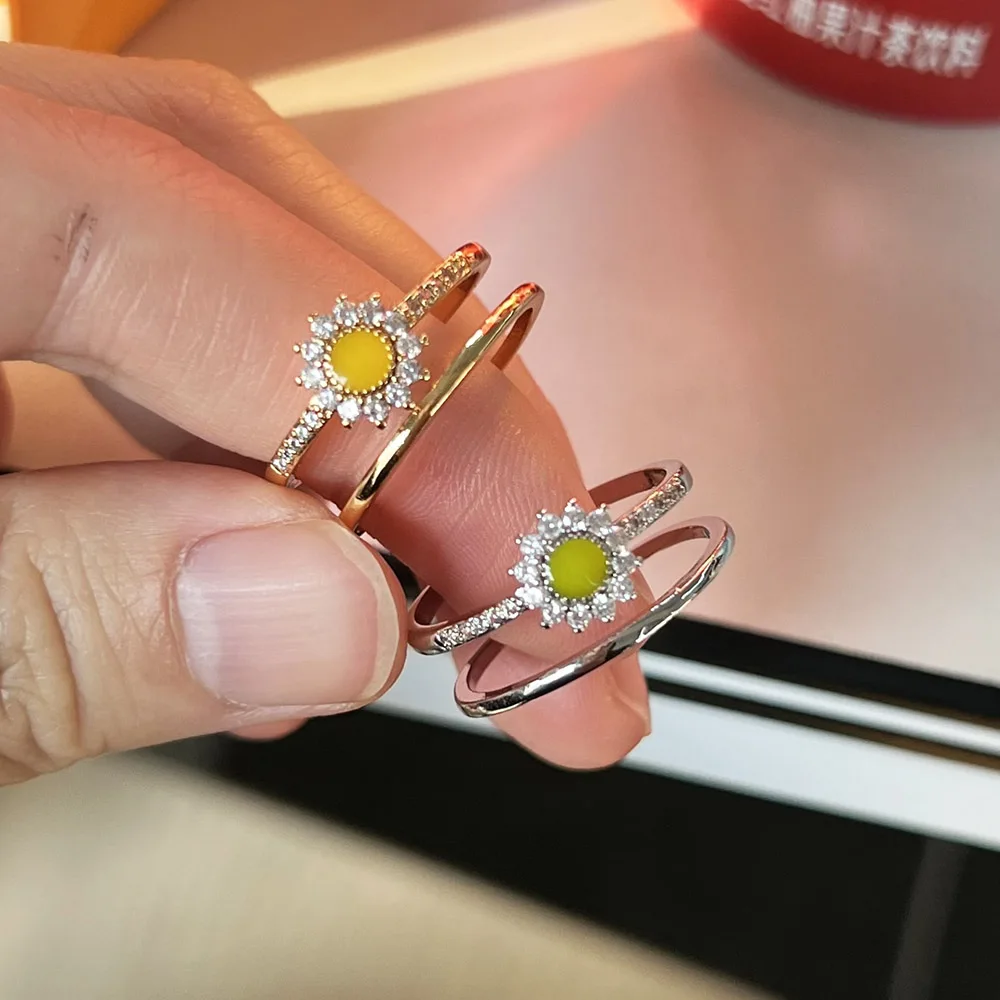 Elegant Fashion Sunflower Rings for Women Girl Romantic Flower Zircon Crystal Open Rings Female Wedding Engagement Jewelry Gift 
Elegant Fashion Sunflower Rings for Women Girl Romantic Flower Zircon Crystal Open Rings Female Wedding Engagement Jewelry Gift