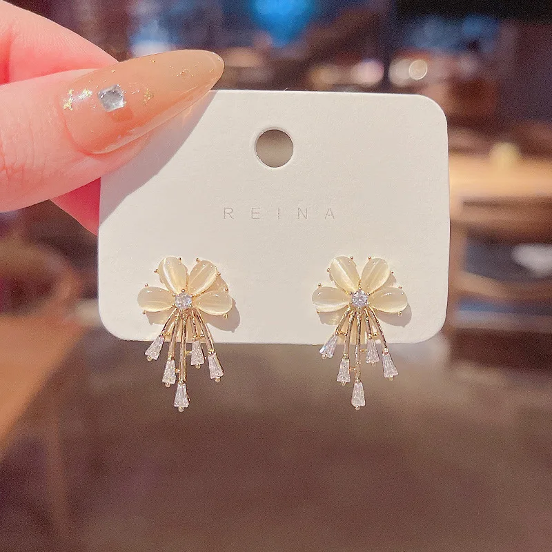Geometric Flower Tassel Opal Earrings Female 925 Silver Needle Temperament Fashion Stud Earrings
Geometric Flower Tassel Opal Earrings Female 925 Silver Needle Temperament Fashion Stud Earrings