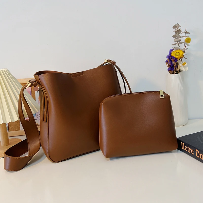 Designer Solid Color PU Leather Luxury Handbags for Women 2021 New Crossbody Shoulder Purse Simple Style Shopping Letter Bag
Designer Solid Color PU Leather Luxury Handbags for Women 2021 New Crossbody Shoulder Purse Simple Style Shopping Letter Bag