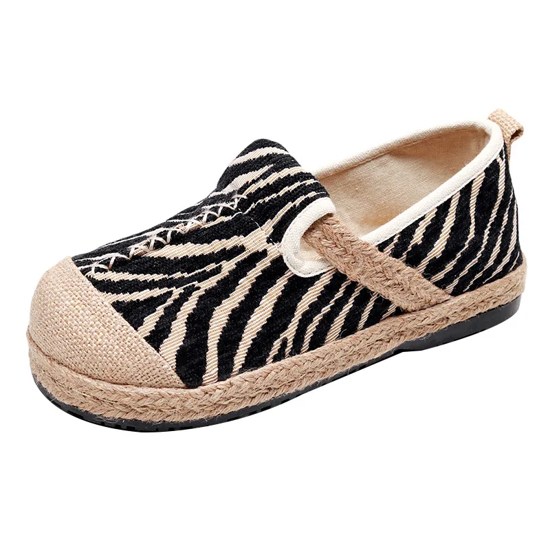2021 fashion embroidered single shoes rubber sole women's casual shoes new fashion breathable light breathable women's shoes
2021 fashion embroidered single shoes rubber sole women's casual shoes new fashion breathable light breathable women's shoes