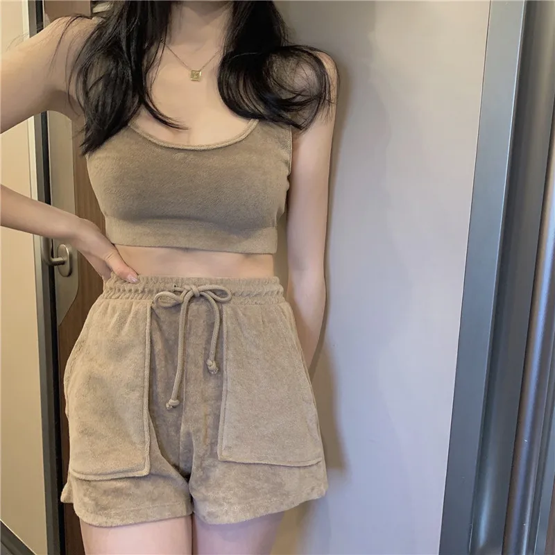 2021 Casual Women's Summer Suit New Short Camisole Top + High Waist Loose A-line shorts two-piece Sets
2021 Casual Women's Summer Suit New Short Camisole Top + High Waist Loose A-line shorts two-piece Sets