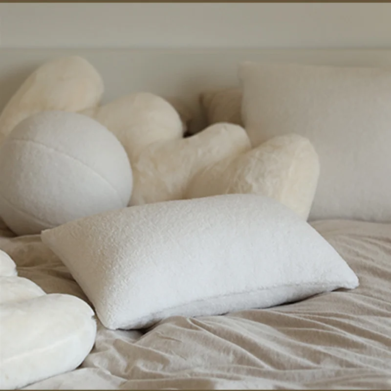 Imitated Lamb Velvet Soft Sofa Pillow Cushion Round Spherical Designer Homestay Style White Plush With Pillow Core
Imitated Lamb Velvet Soft Sofa Pillow Cushion Round Spherical Designer Homestay Style White Plush With Pillow Core